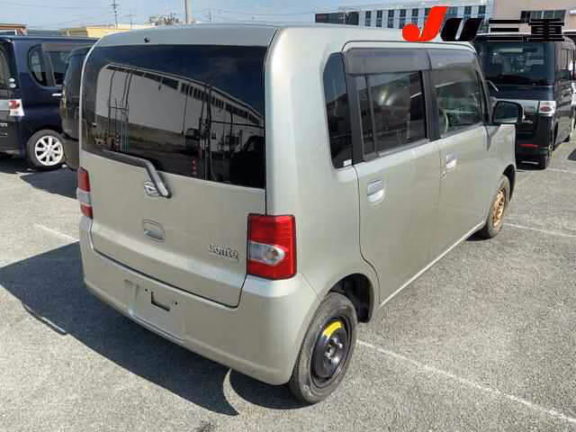 DAIHATSU MOVE CONTE