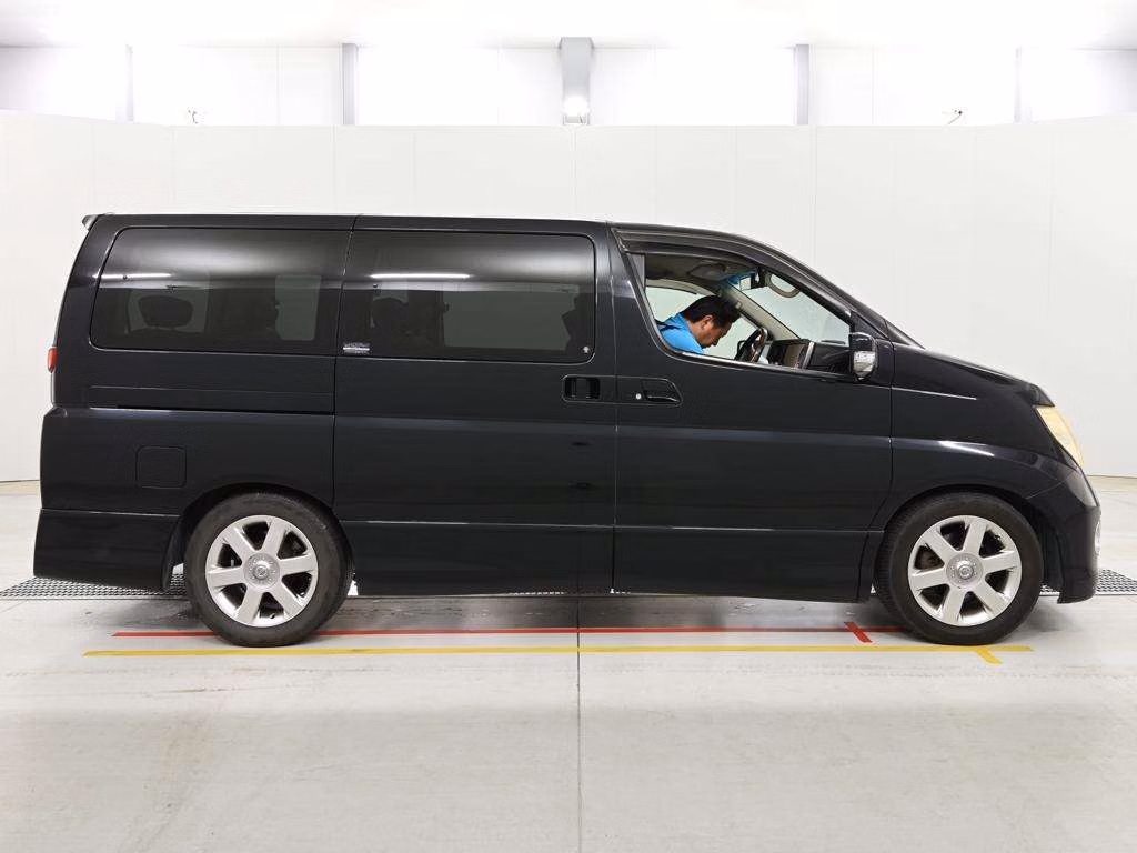 NISSAN ELGRAND