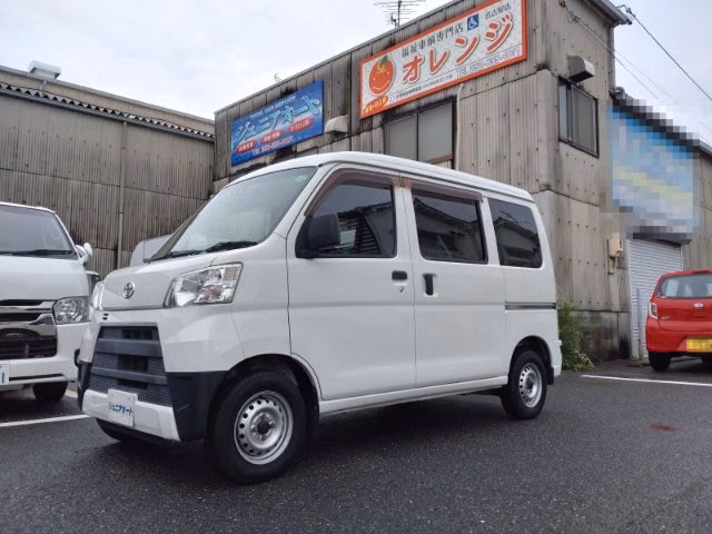 TOYOTA PIXIS VAN