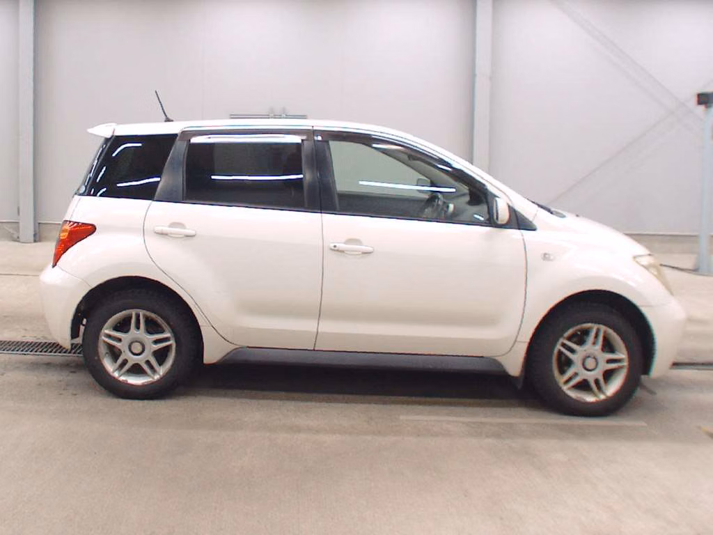 TOYOTA IST