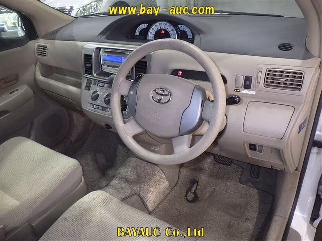 TOYOTA RAUM