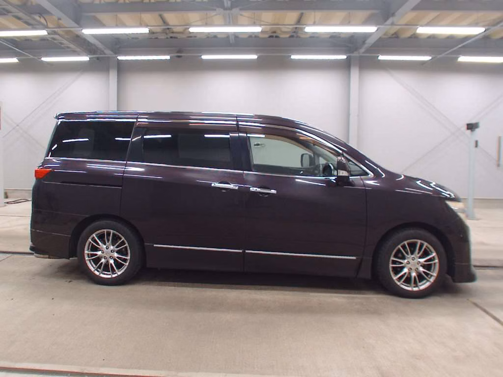 NISSAN ELGRAND