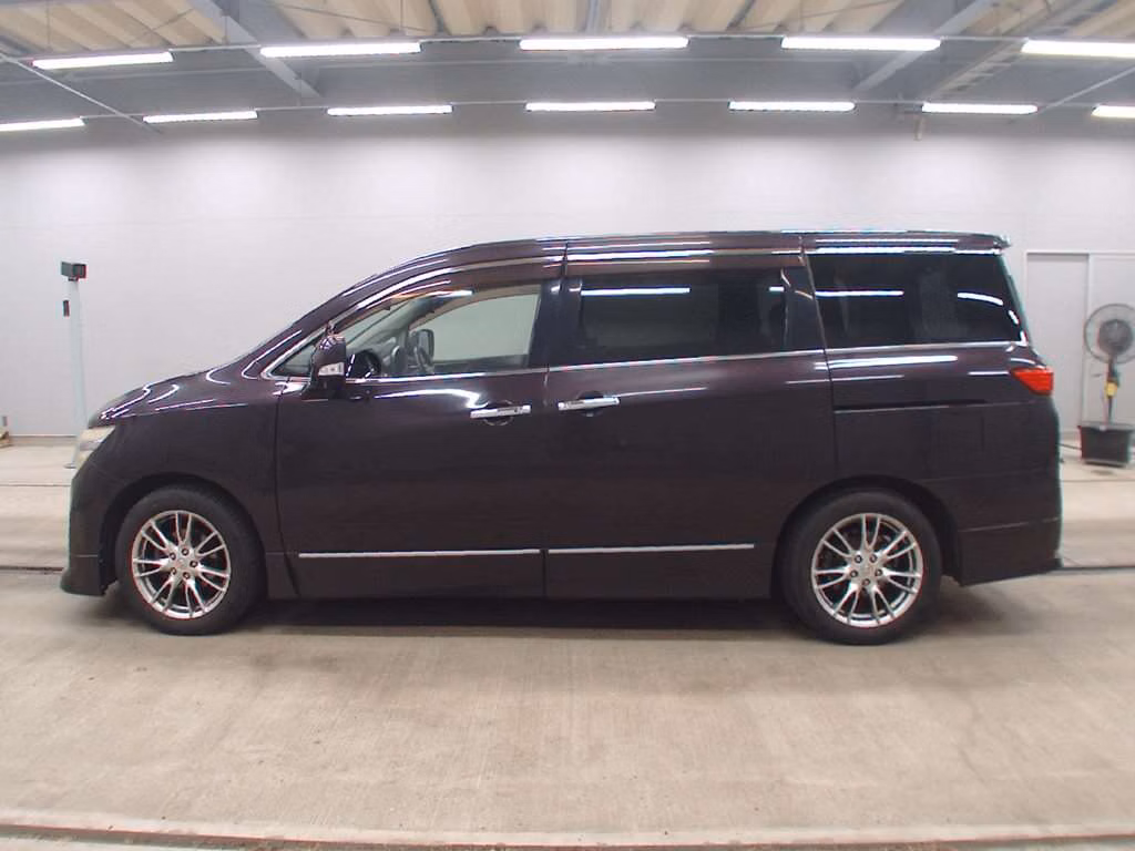NISSAN ELGRAND