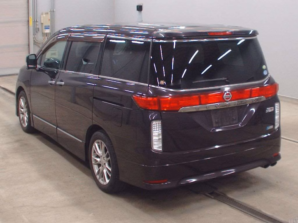NISSAN ELGRAND