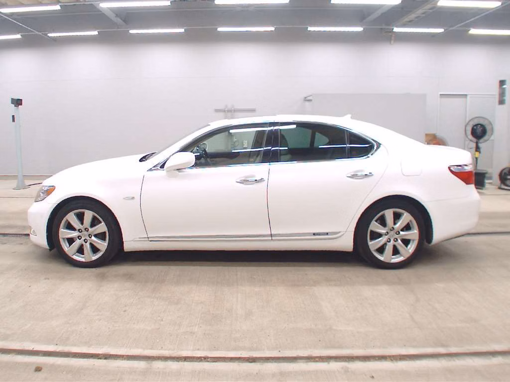 LEXUS LS600H