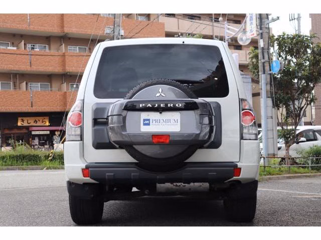 MITSUBISHI PAJERO