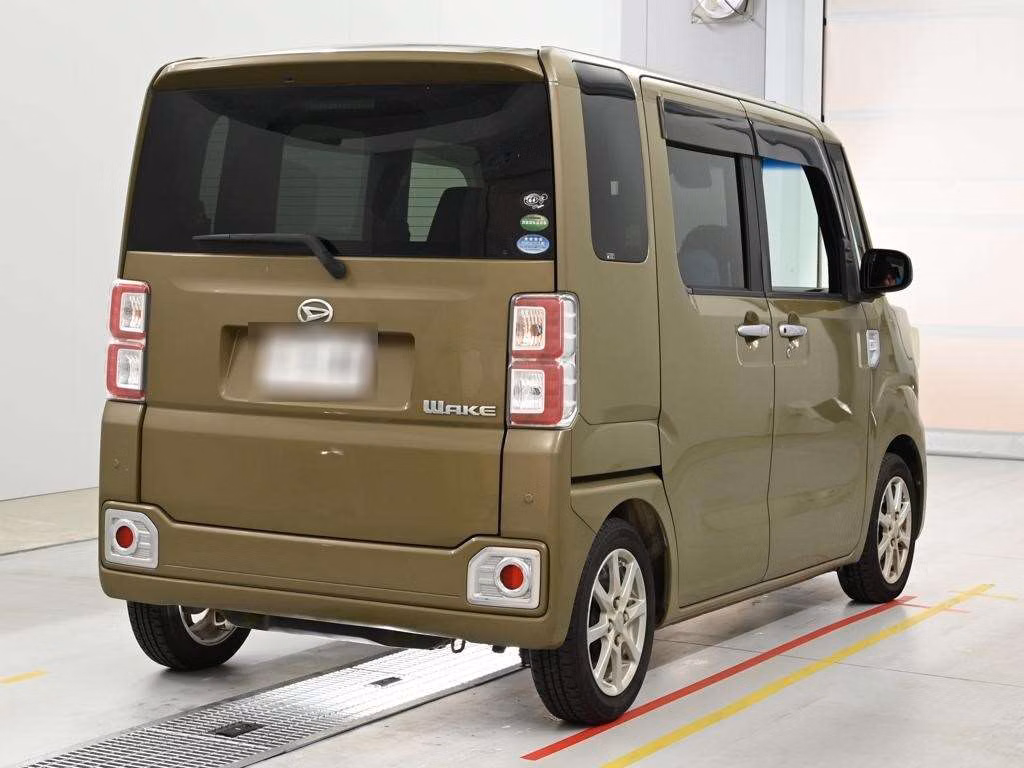 DAIHATSU WAKE