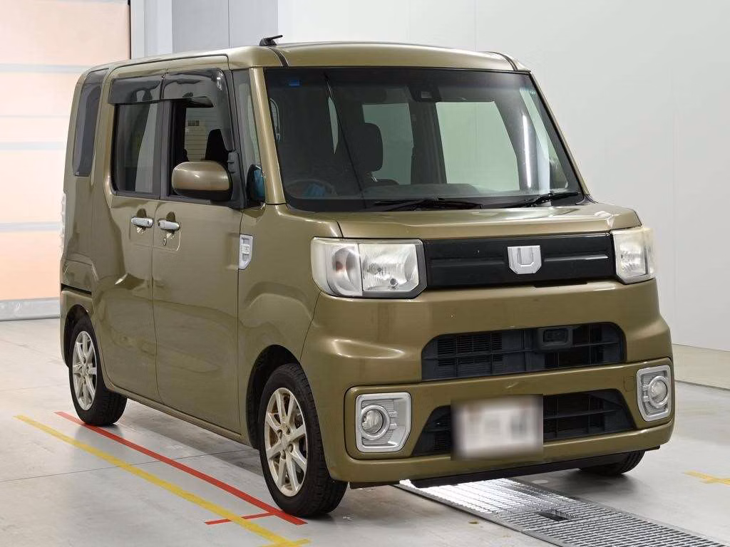 DAIHATSU WAKE
