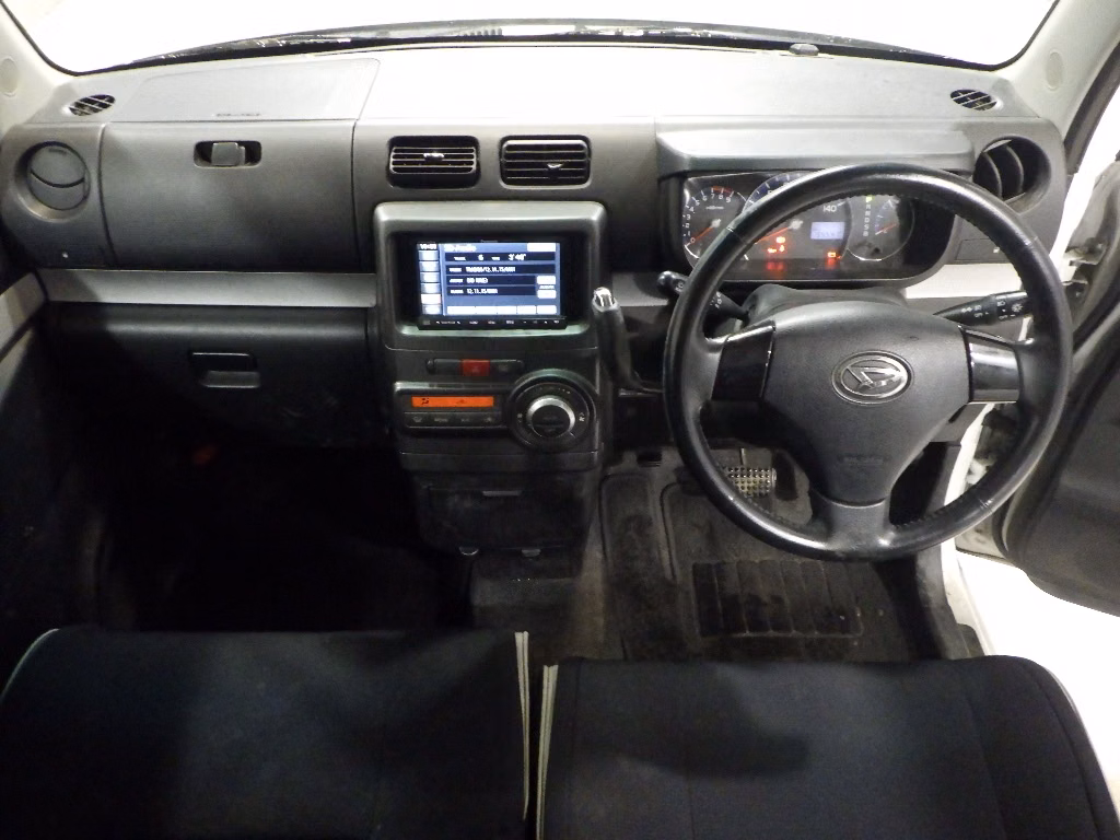 DAIHATSU MOVE CONTE