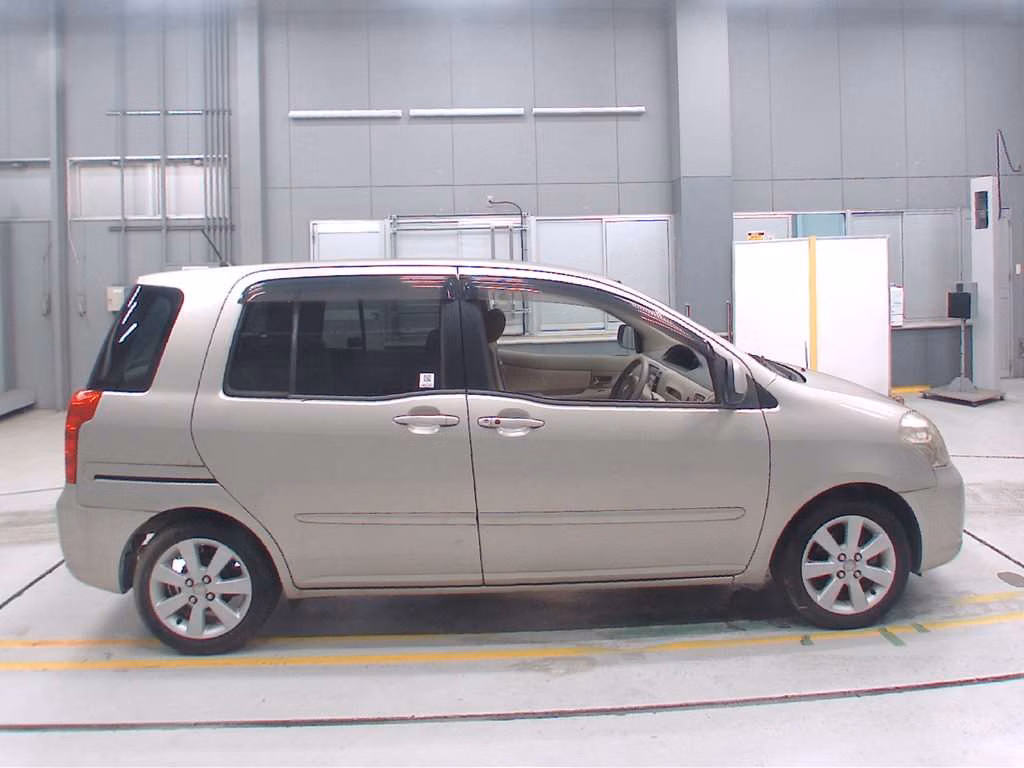 TOYOTA RAUM