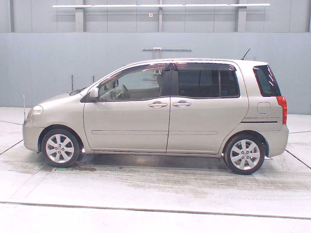 TOYOTA RAUM