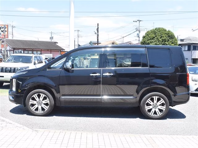 MITSUBISHI DELICA D:5
