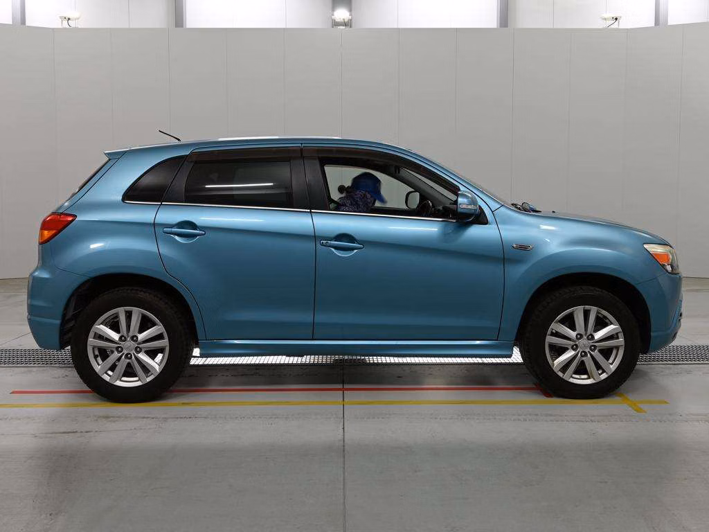 MITSUBISHI RVR