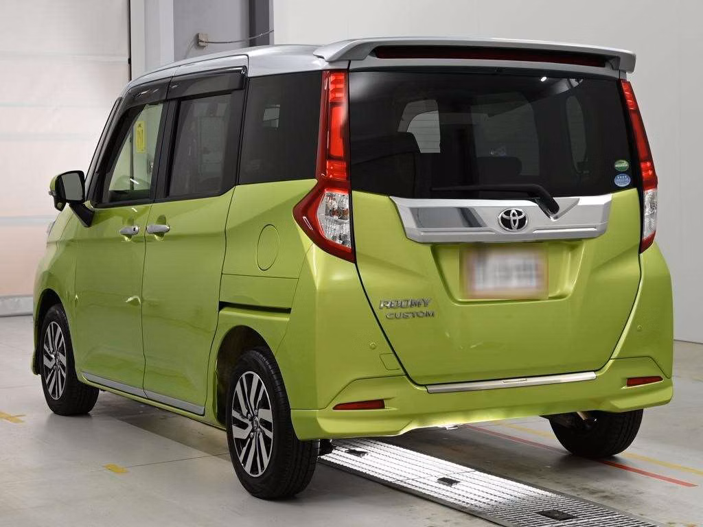 TOYOTA ROOMY