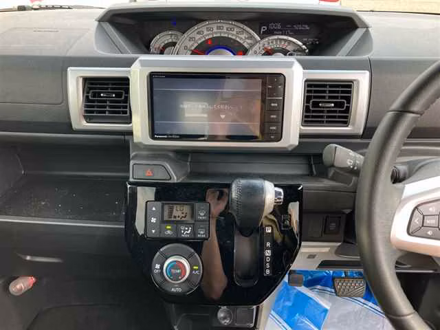 DAIHATSU WAKE
