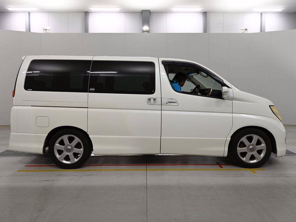 NISSAN ELGRAND