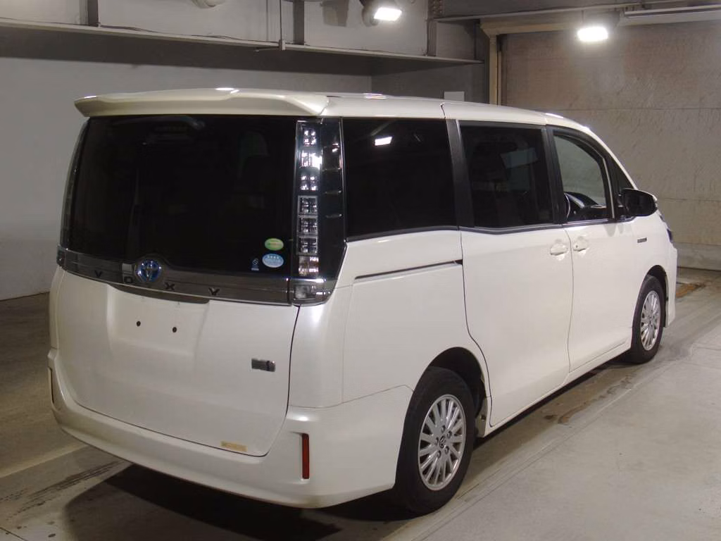 TOYOTA VOXY