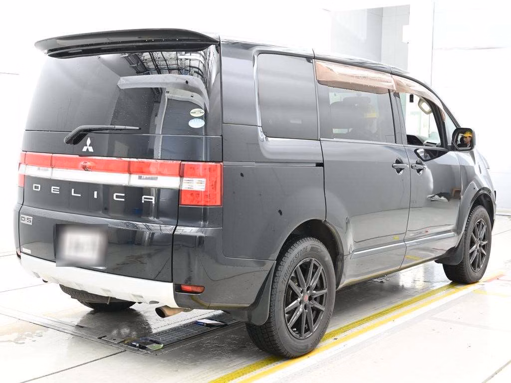 MITSUBISHI DELICA D:5