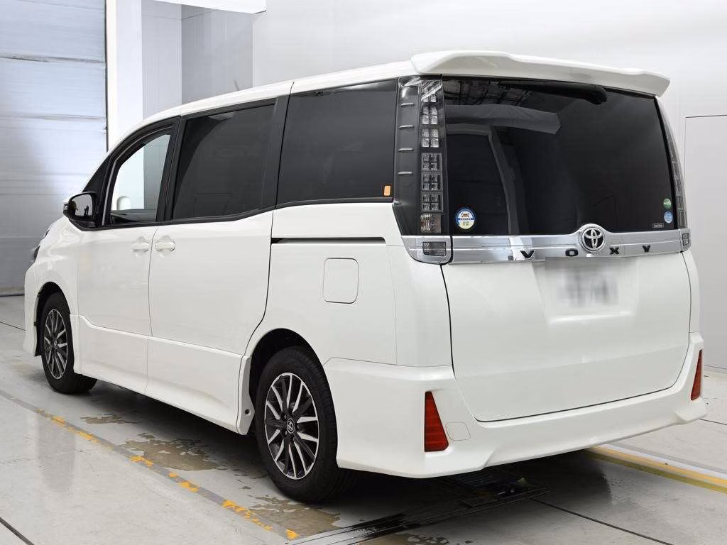 TOYOTA VOXY