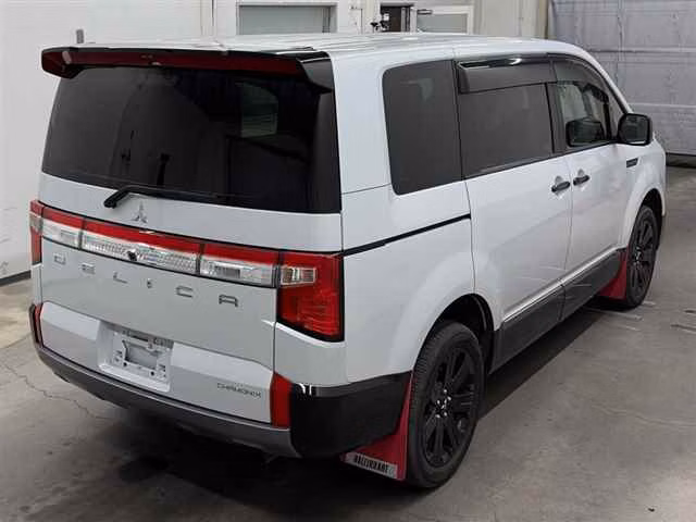 MITSUBISHI DELICA D:5
