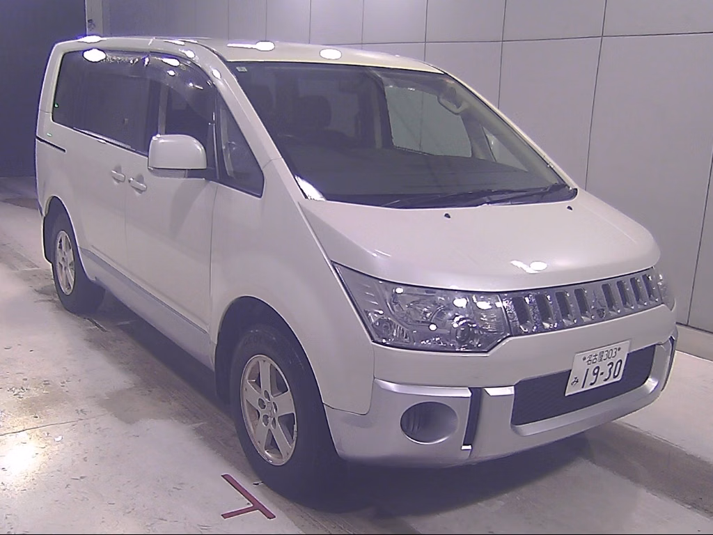 MITSUBISHI DELICA D:5