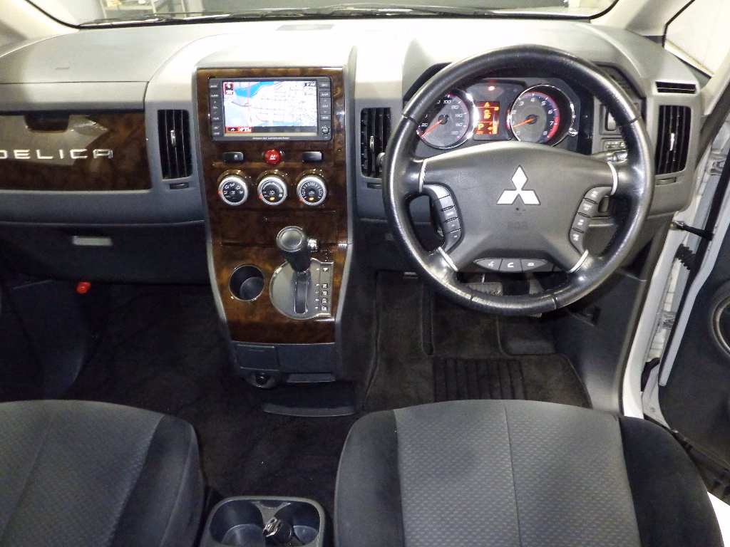 MITSUBISHI DELICA D:5