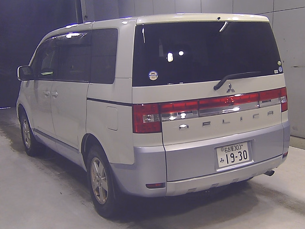 MITSUBISHI DELICA D:5