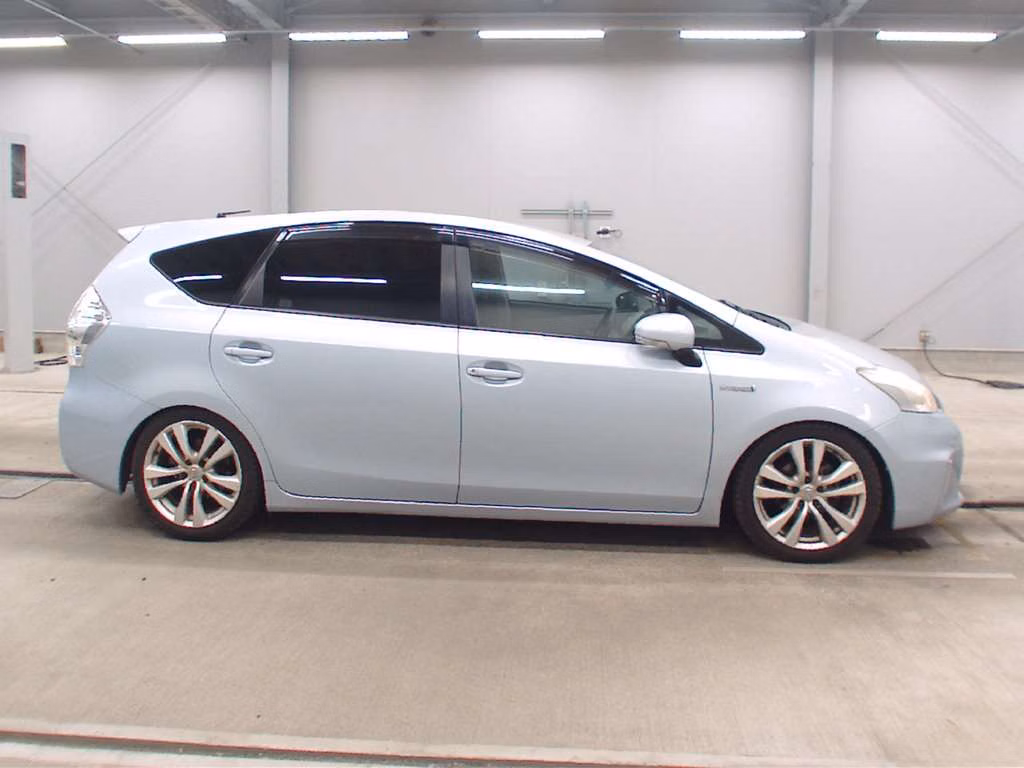 TOYOTA PRIUS ALPHA