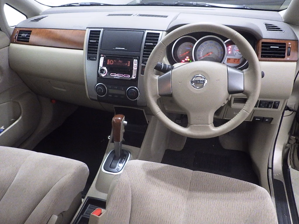 NISSAN TIIDA LATIO