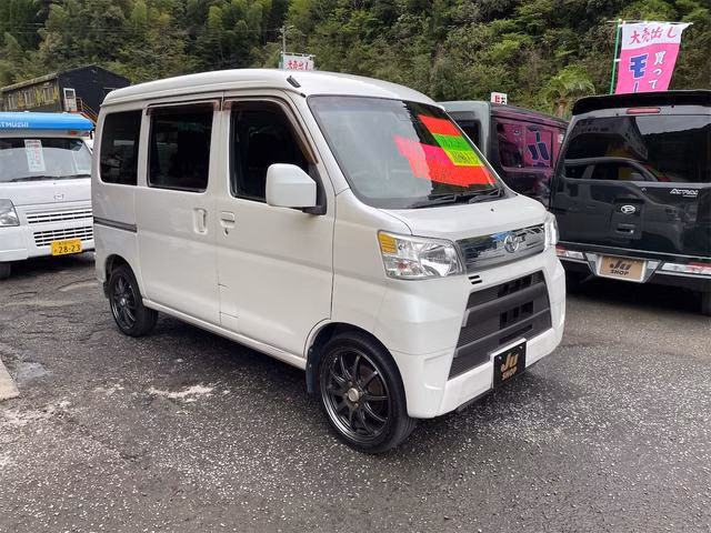 TOYOTA PIXIS VAN