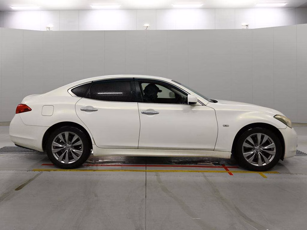 NISSAN FUGA