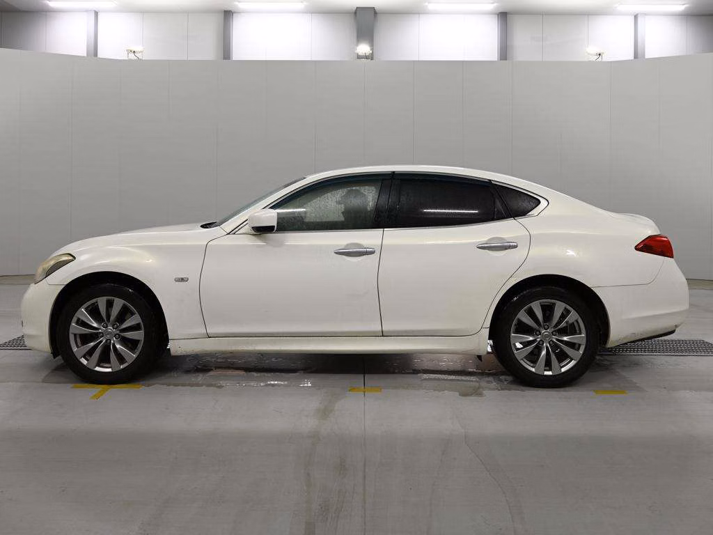 NISSAN FUGA