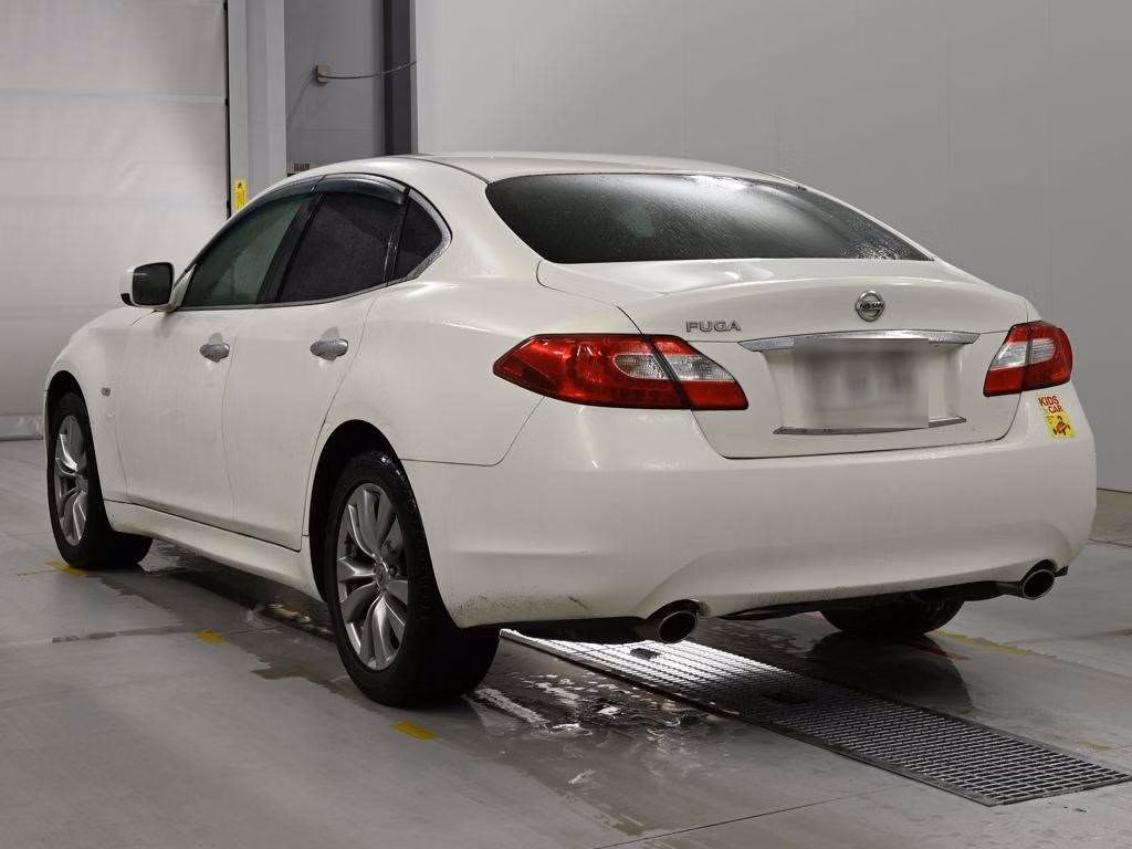 NISSAN FUGA