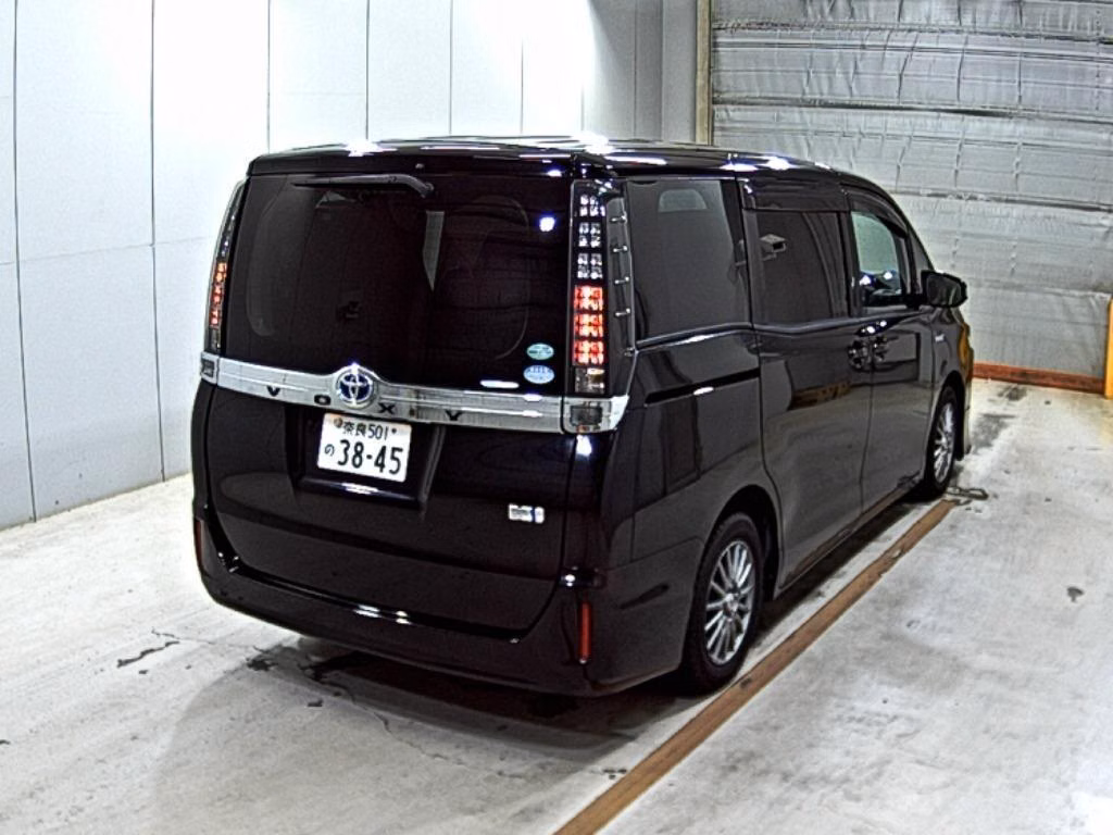 TOYOTA VOXY