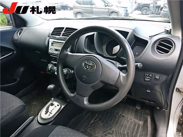 TOYOTA IST