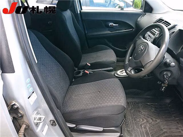 TOYOTA IST