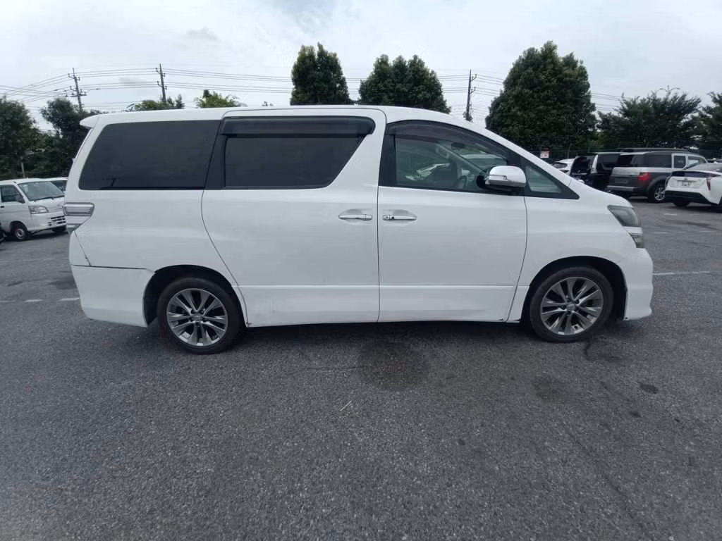 TOYOTA VELLFIRE