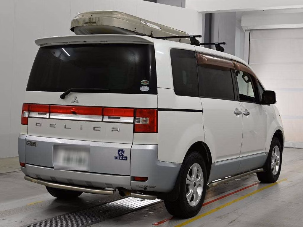 MITSUBISHI DELICA D:5