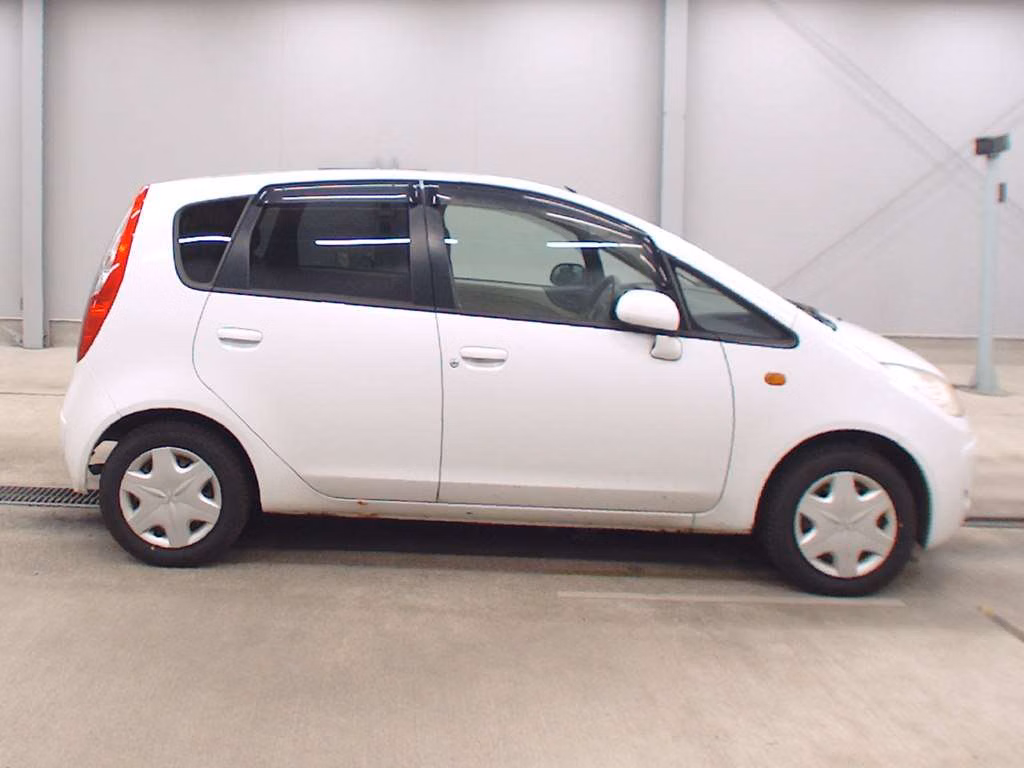 MITSUBISHI COLT