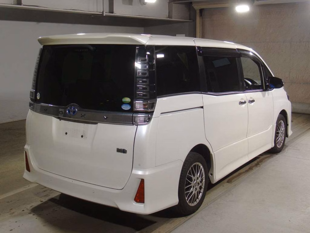 TOYOTA VOXY