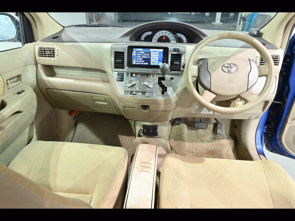 TOYOTA RAUM