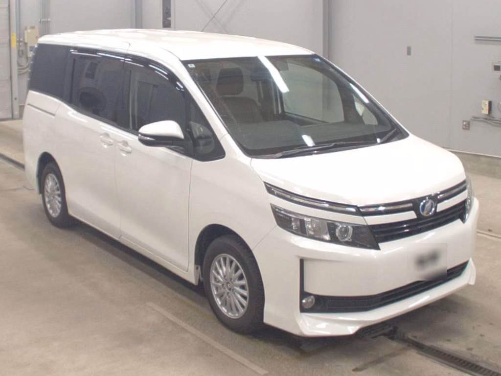 TOYOTA VOXY