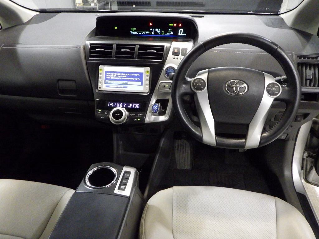 TOYOTA PRIUS ALPHA