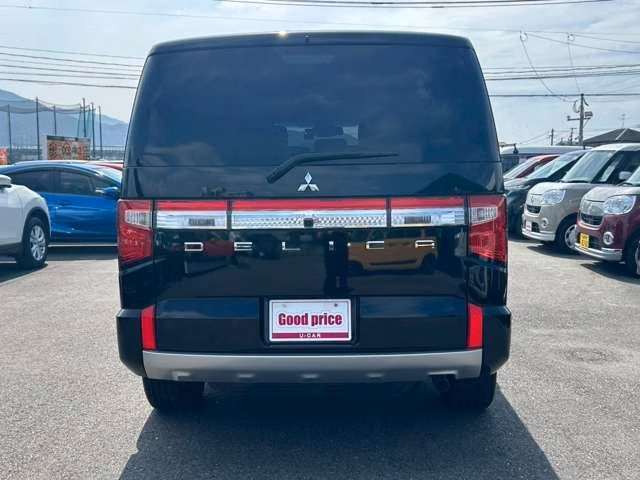 MITSUBISHI DELICA D:5