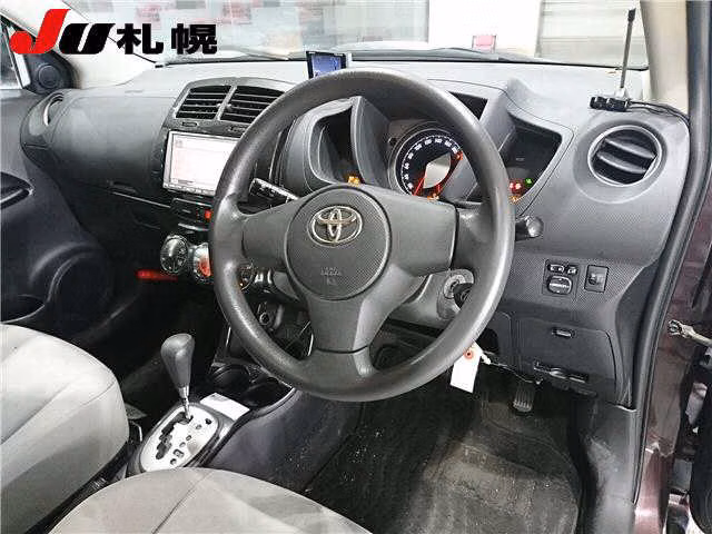 TOYOTA IST