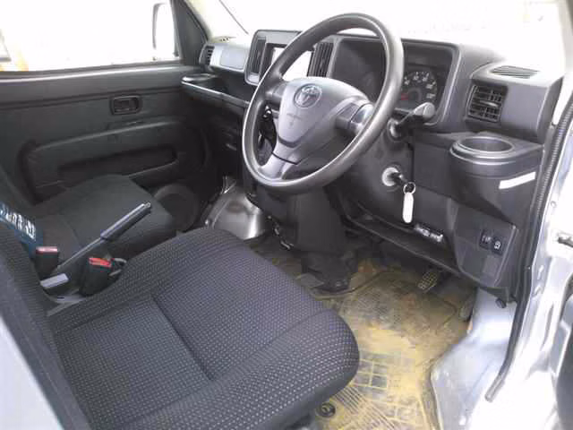 TOYOTA PIXIS VAN