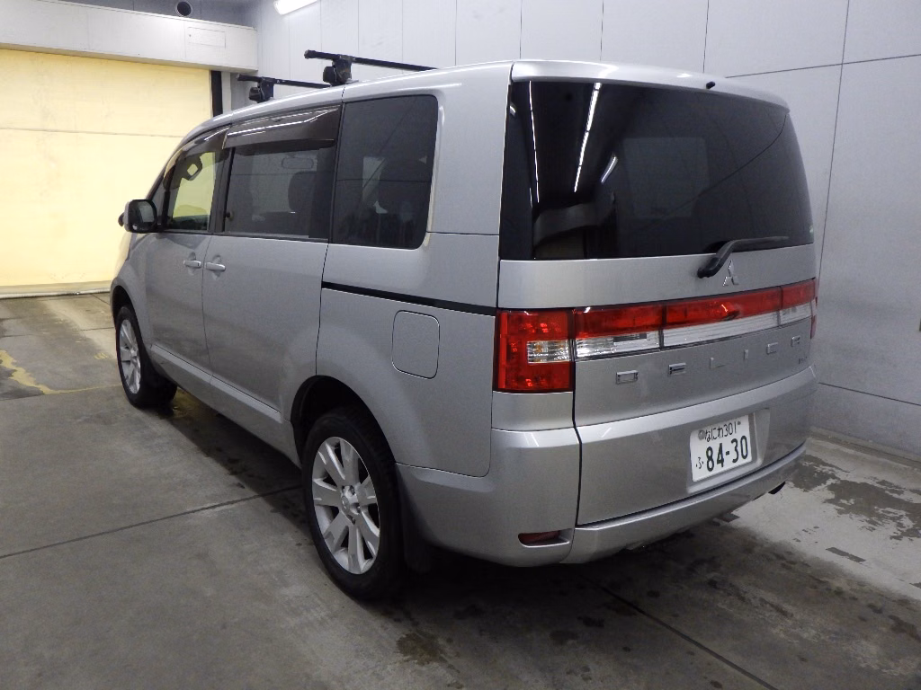 MITSUBISHI DELICA D:5