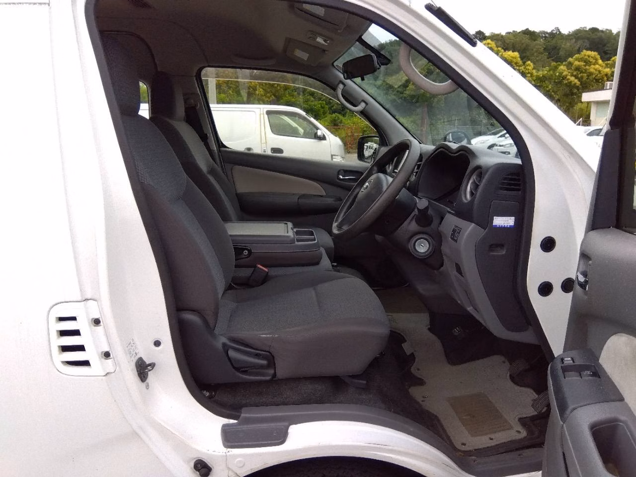 NISSAN NV350 CARAVAN