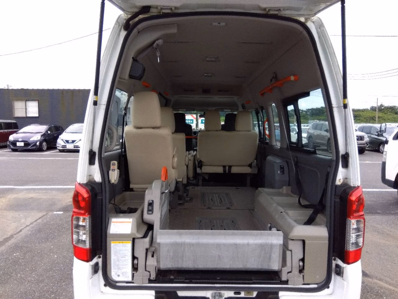 NISSAN NV350 CARAVAN