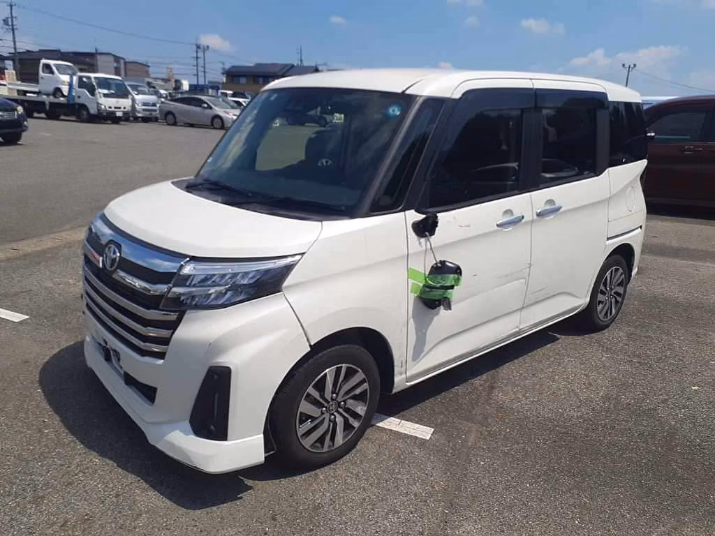 TOYOTA ROOMY